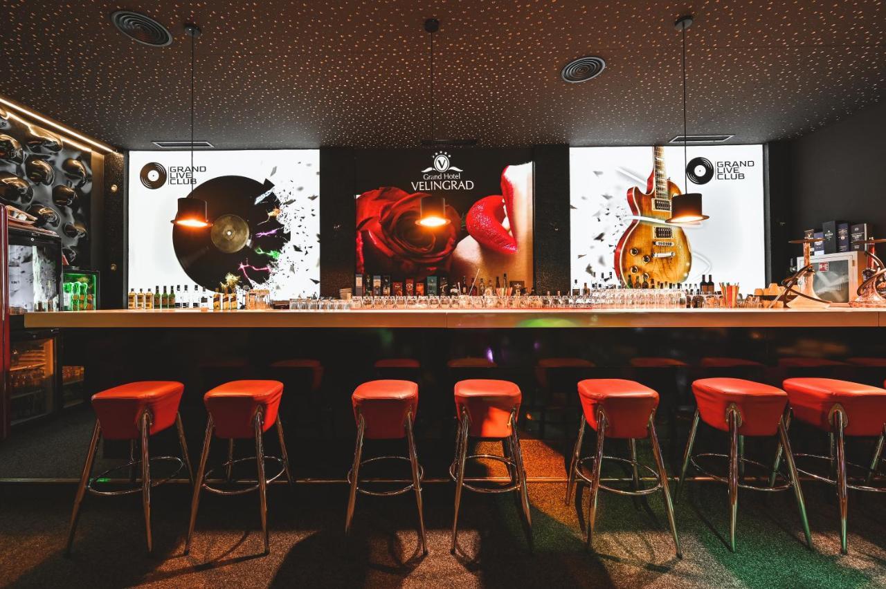 Grand Hotel Velingrad Exterior foto The bar at the entrance of the club