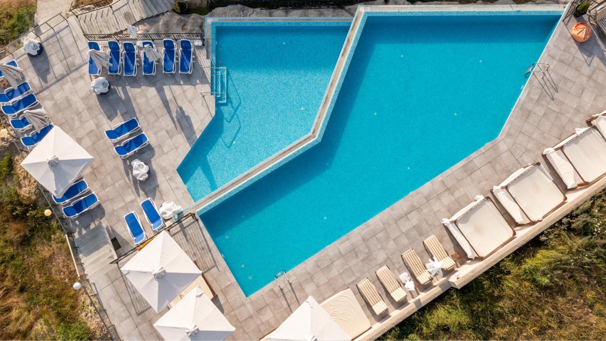 Grand Hotel Velingrad Exterior foto Aerial view of a swimming pool